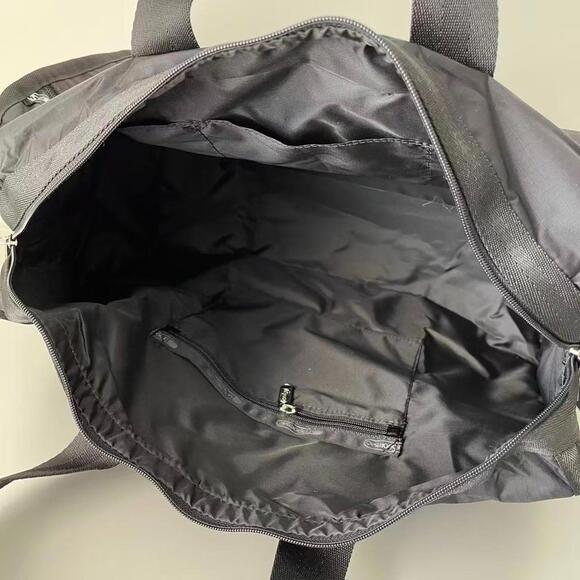 Lesportsac Black  Medium Weekender NWT - Picture 5 of 5